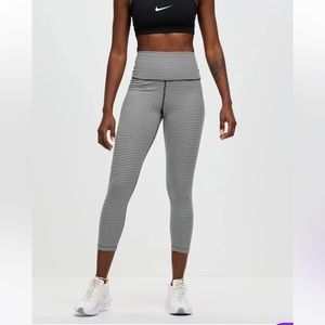 Nike DRI-FIT Gingham Black & White High Waisted Cropped Yoga Leggings Size Small